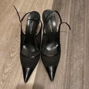 Dolce & Gabbana net stilettos. Patent
leather. Made in Italy. Size 40 9-9.5